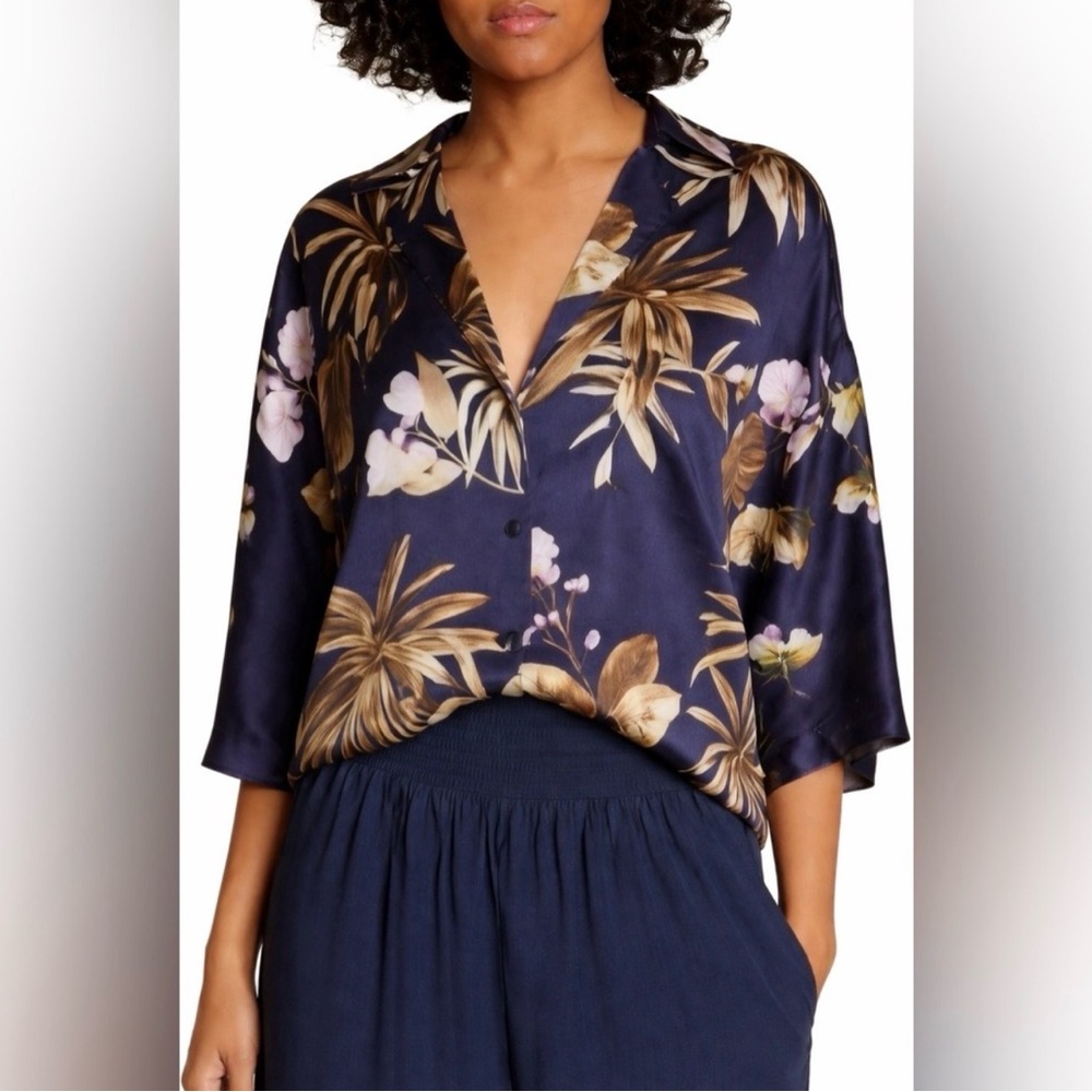 Like NEW 100% Silk Vince tropical Blouse size S